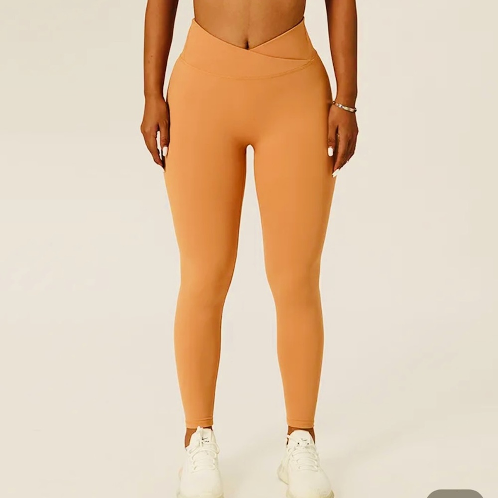 Brand New Leggings V-Cut Buttery Soft Butt Scrunch in S,M,L